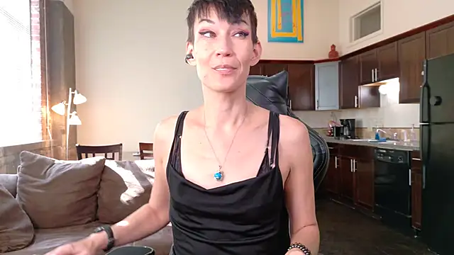 EveEnigma online show from October 1, 2025, 7:20 pm