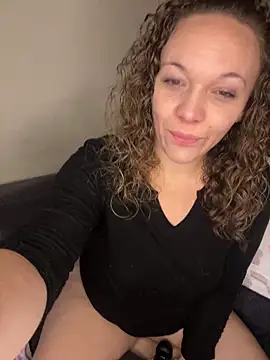 AuroraSummers online show from February 3, 2025, 12:15 am