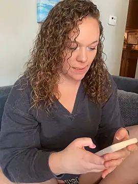 Snapshot of AuroraSummers chatting on February 9, 2026, 4:44 pm AuroraSummers online show from February 9, 2026, 4:44 pm