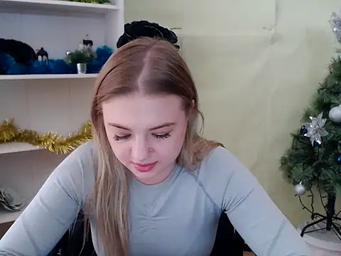 CrazyGloria online show from December 5, 2024, 9:28 am