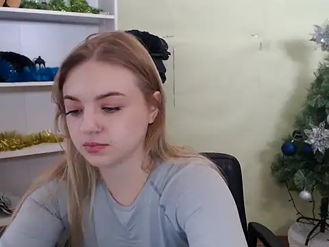 CrazyGloria online show from January 12, 2025, 5:56 am