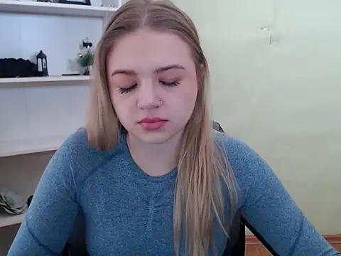 CrazyGloria online show from February 8, 2025, 6:22 am