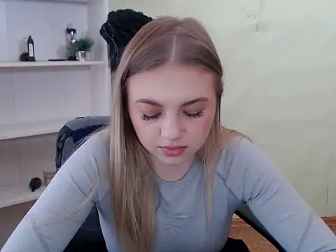CrazyGloria online show from March 5, 2025, 6:01 am