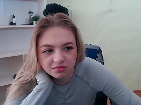 CrazyGloria online show from March 6, 2025, 6:08 am