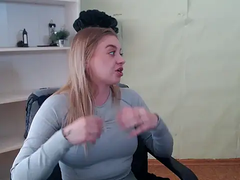CrazyGloria online show from March 20, 2025, 9:15 am