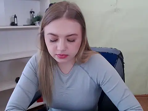 CrazyGloria online show from March 21, 2025, 9:34 am