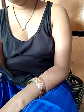 Snapshot of Diya_143 chatting on July 6, 2026, 4:31 am Diya 143 online show from July 6, 2026, 4:31 am