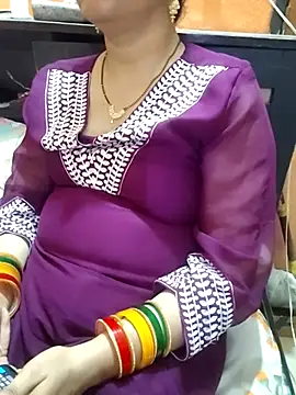 Snapshot of Diya_143 chatting on July 28, 2026, 3:21 pm Diya 143 online show from July 28, 2026, 3:21 pm