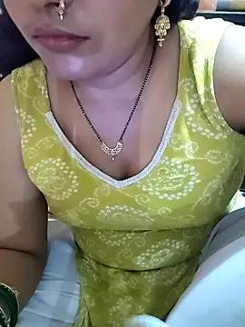 Snapshot of Diya_143 chatting on August 1, 2026, 6:40 pm Diya 143 online show from August 1, 2026, 6:40 pm