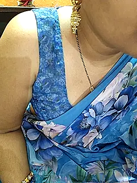 Snapshot of Diya_143 chatting on August 4, 2026, 5:37 pm Diya 143 online show from August 4, 2026, 5:37 pm