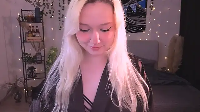 Snapshot of IrmaBell chatting on October 3, 2025, 12:18 am IrmaBell online show from October 3, 2025, 12:18 am