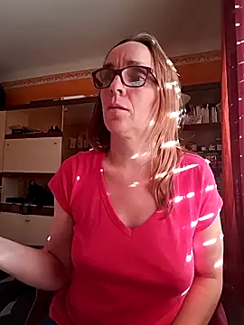 Snapshot of Dettybitch40 chatting on September 18, 2025, 2:52 pm Dettybitch40 online show from September 18, 2025, 2:52 pm