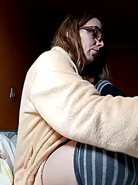 Snapshot of Dettybitch40 chatting on October 29, 2025, 6:15 am Dettybitch40 online show from October 29, 2025, 6:15 am