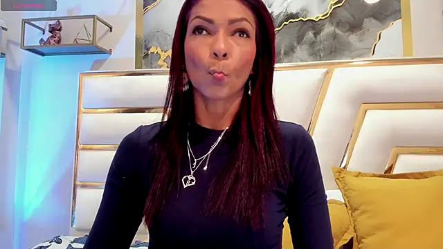 Snapshot of HannaPetit chatting on October 2, 2025, 7:43 pm HannaPetit online show from October 2, 2025, 7:43 pm