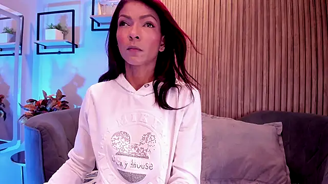 Snapshot of HannaPetit chatting on October 25, 2025, 7:08 pm HannaPetit online show from October 25, 2025, 7:08 pm