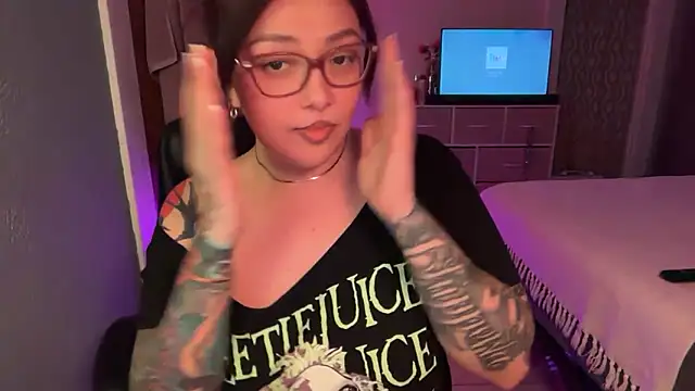 nativepumpkin95 online show from April 26, 2026, 4:32 am