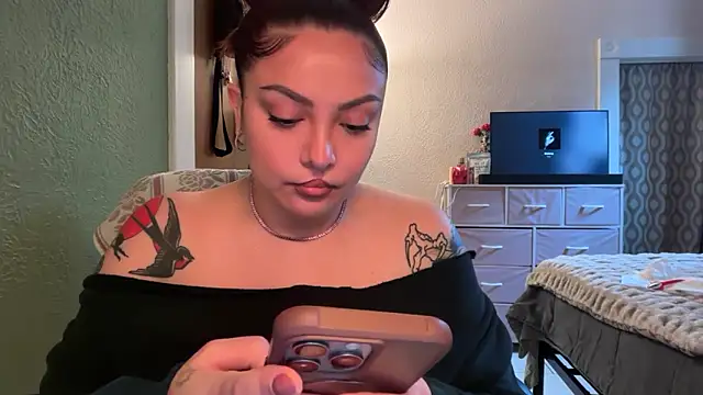 nativepumpkin95 online show from June 19, 2026, 11:08 pm