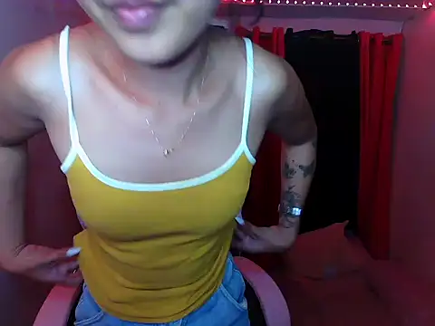 Snapshot of young_salsalita chatting on February 3, 2025, 3:17 pm young salsalita online show from February 3, 2025, 3:17 pm