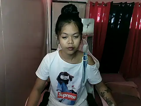 Snapshot of young_salsalita chatting on February 21, 2025, 8:51 am young salsalita online show from February 21, 2025, 8:51 am