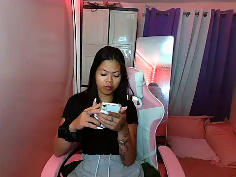 Snapshot of young_salsalita chatting on March 18, 2025, 3:42 pm young salsalita online show from March 18, 2025, 3:42 pm