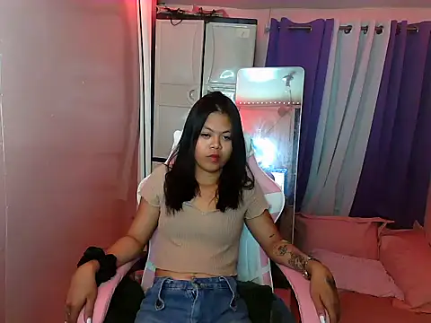 Snapshot of young_salsalita chatting on March 19, 2025, 11:28 am young salsalita online show from March 19, 2025, 11:28 am