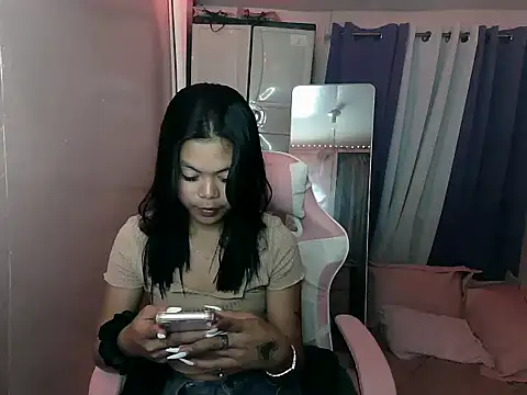 Snapshot of young_salsalita chatting on March 19, 2025, 3:19 pm young salsalita online show from March 19, 2025, 3:19 pm