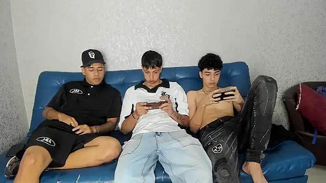 pelusos mens online show from December 12, 2024, 4:04 am