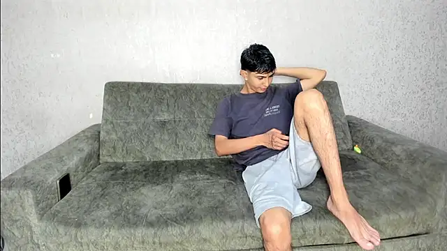 Snapshot of pelusos_mens chatting on April 27, 2026, 7:56 pm pelusos mens online show from April 27, 2026, 7:56 pm