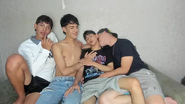 Snapshot of pelusos_mens chatting on May 20, 2026, 7:31 pm pelusos mens online show from May 20, 2026, 7:31 pm