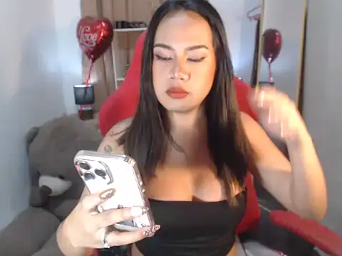 Snapshot of FrancineGarcia chatting on April 15, 2026, 6:31 am FrancineGarcia online show from April 15, 2026, 6:31 am