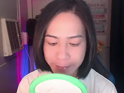 Lemonadexxx online show from November 24, 2025, 3:56 pm