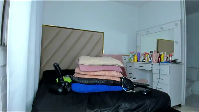 Snapshot of Niki_Kerr chatting on September 20, 2025, 2:34 am Niki Kerr online show from September 20, 2025, 2:34 am