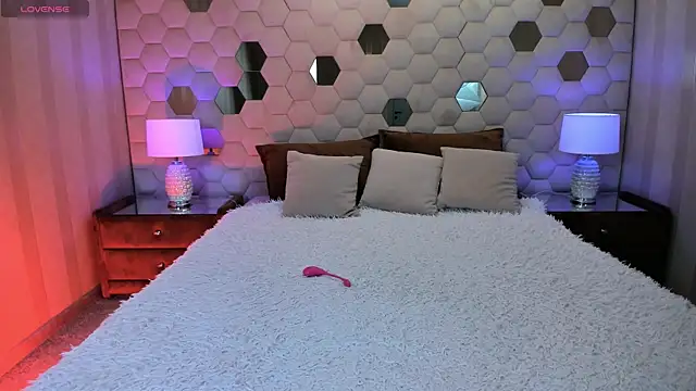 XLindaMilfX online show from February 20, 2026, 8:09 pm