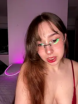 Snapshot of tsuki_chan_on chatting on September 15, 2025, 2:11 am tsuki chan on online show from September 15, 2025, 2:11 am