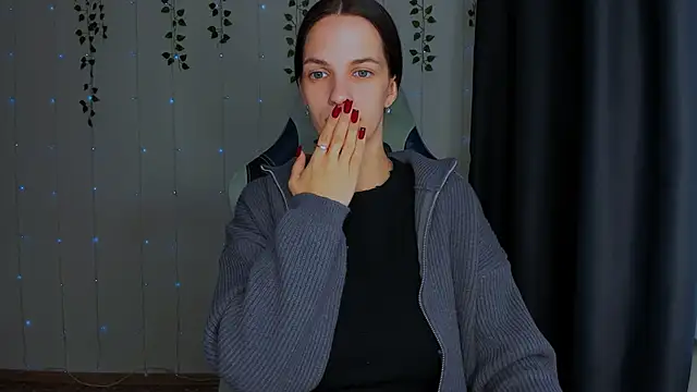 Snapshot of KarlaSim chatting on October 15, 2025, 10:26 am KarlaSim online show from October 15, 2025, 10:26 am