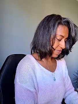 Snapshot of Goldenlace chatting on January 13, 2025, 1:28 pm Goldenlace online show from January 13, 2025, 1:28 pm