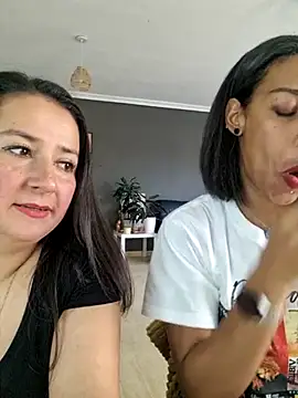 Snapshot of Goldenlace chatting on March 18, 2025, 11:30 am Goldenlace online show from March 18, 2025, 11:30 am