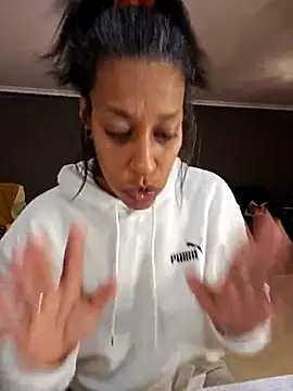 Snapshot of Goldenlace chatting on March 20, 2025, 11:12 pm Goldenlace online show from March 20, 2025, 11:12 pm