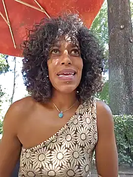 Snapshot of Goldenlace chatting on September 9, 2025, 10:59 am Goldenlace online show from September 9, 2025, 10:59 am