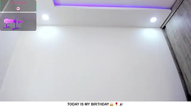 Snapshot of karlyn_angels chatting on April 16, 2026, 5:25 pm karlyn angels online show from April 16, 2026, 5:25 pm