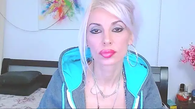HoneyLara online show from February 1, 2025, 6:40 pm