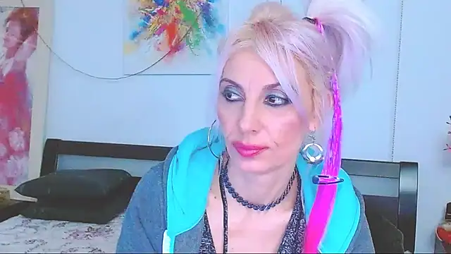 HoneyLara online show from February 5, 2025, 12:42 am
