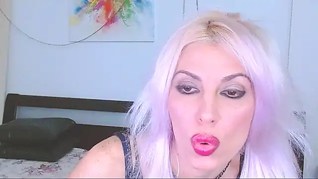 HoneyLara online show from February 5, 2025, 11:06 pm