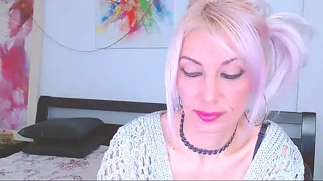 HoneyLara online show from February 6, 2025, 11:26 pm