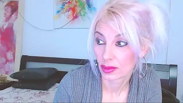 HoneyLara online show from February 7, 2025, 7:49 pm