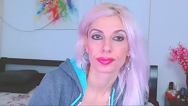HoneyLara online show from February 9, 2025, 6:11 am