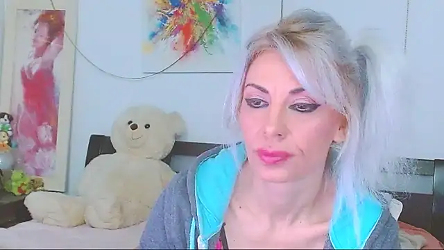 HoneyLara online show from March 8, 2026, 10:13 pm