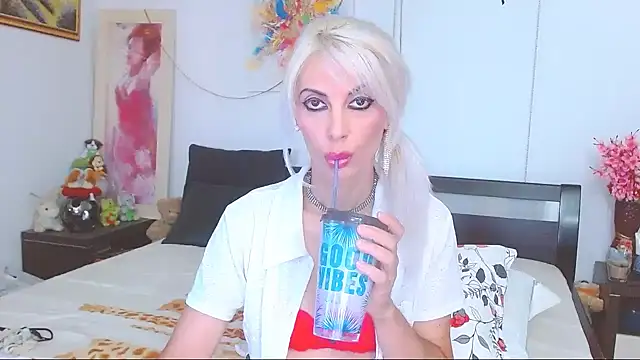 HoneyLara online show from July 31, 2026, 2:27 pm