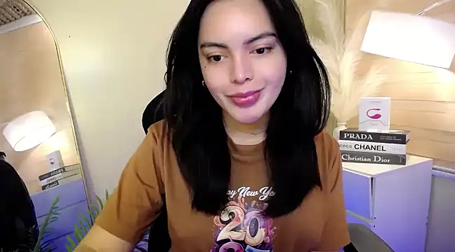 HotstuffCherrySummer online show from January 2, 2025, 7:44 am