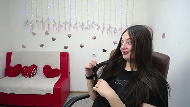 Snapshot of MilanaPrice chatting on September 16, 2025, 5:25 pm MilanaPrice online show from September 16, 2025, 5:25 pm